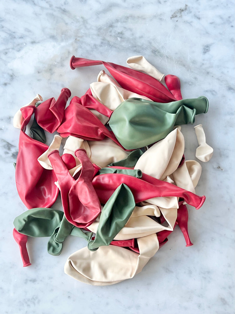 LOCALLY GROWN BALLOON GARLAND